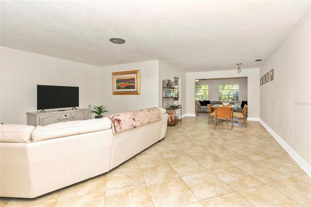 For Rent: $4,400 (3 beds, 2 baths, 1688 Square Feet)