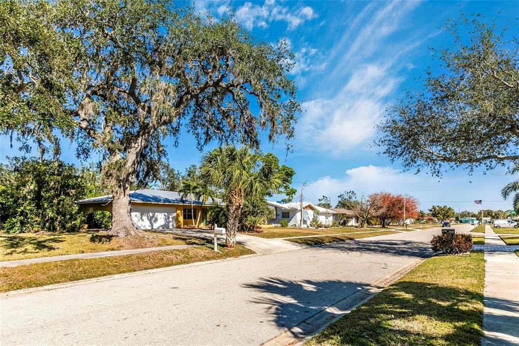 For Rent: $4,400 (3 beds, 2 baths, 1688 Square Feet)