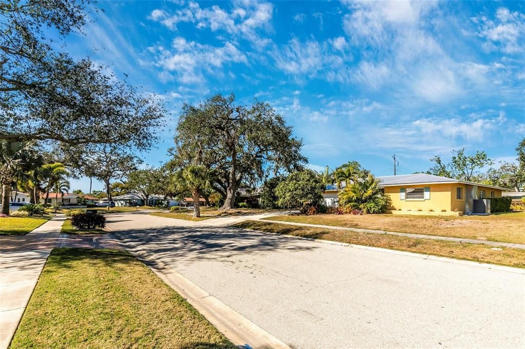 For Rent: $4,400 (3 beds, 2 baths, 1688 Square Feet)