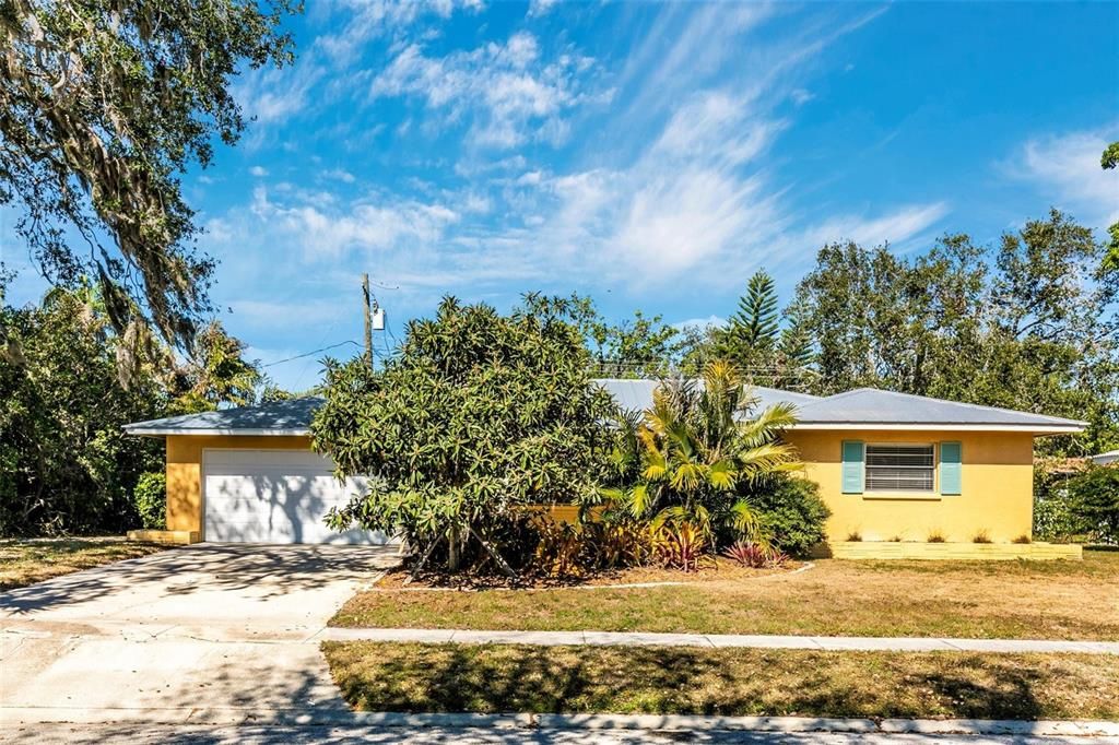 For Rent: $4,400 (3 beds, 2 baths, 1688 Square Feet)