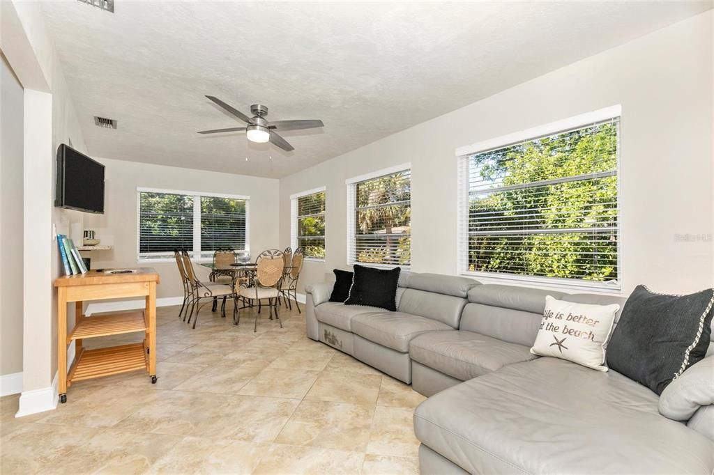 For Rent: $4,400 (3 beds, 2 baths, 1688 Square Feet)