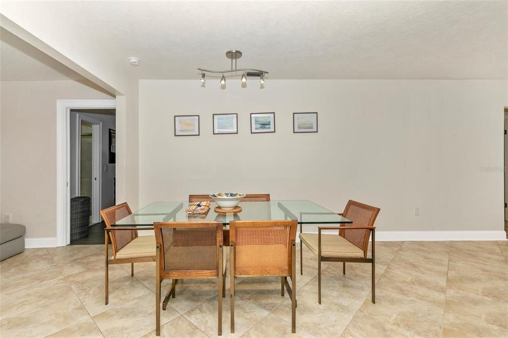 For Rent: $4,400 (3 beds, 2 baths, 1688 Square Feet)