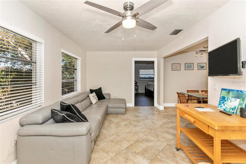 For Rent: $4,400 (3 beds, 2 baths, 1688 Square Feet)