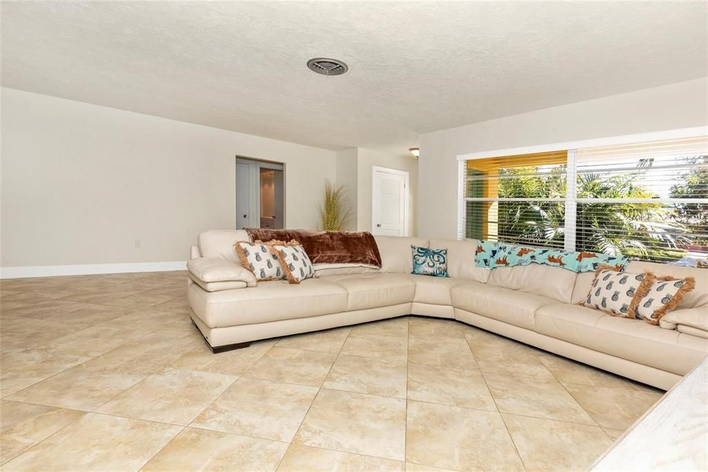 For Rent: $4,400 (3 beds, 2 baths, 1688 Square Feet)