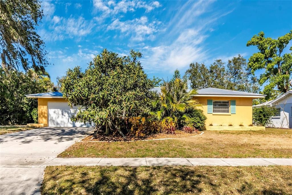 For Rent: $4,400 (3 beds, 2 baths, 1688 Square Feet)