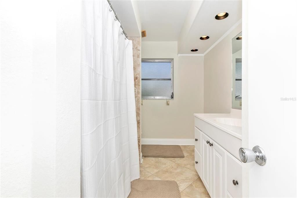 For Rent: $4,400 (3 beds, 2 baths, 1688 Square Feet)