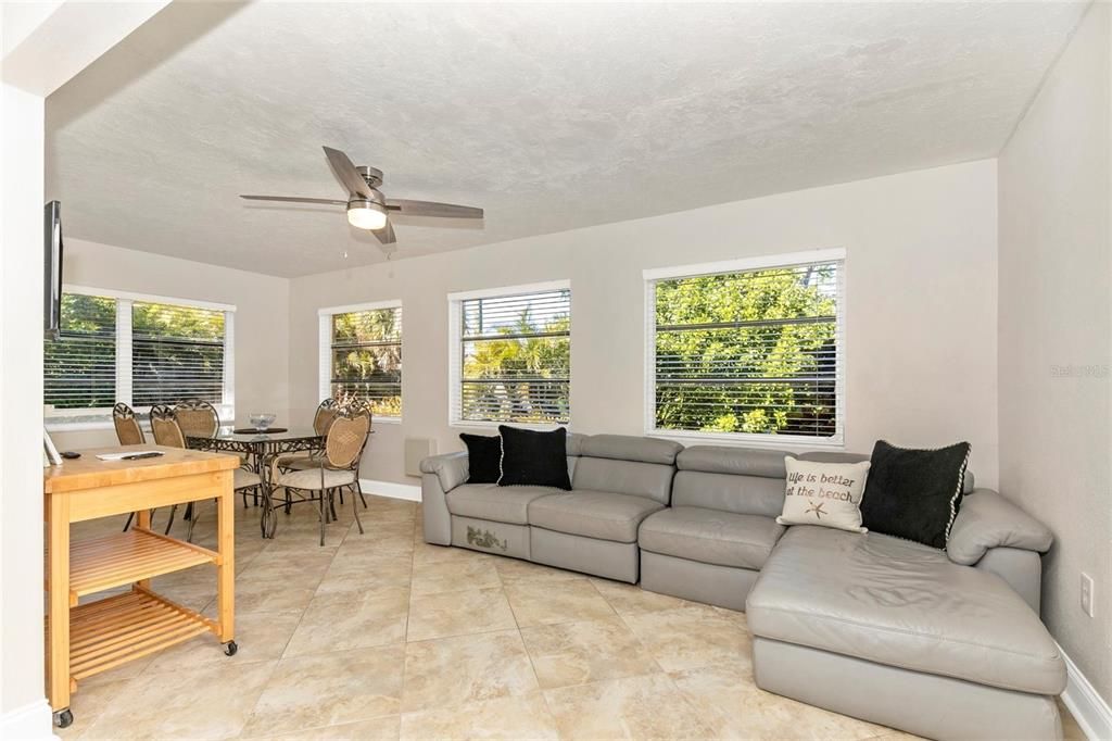 For Rent: $4,400 (3 beds, 2 baths, 1688 Square Feet)