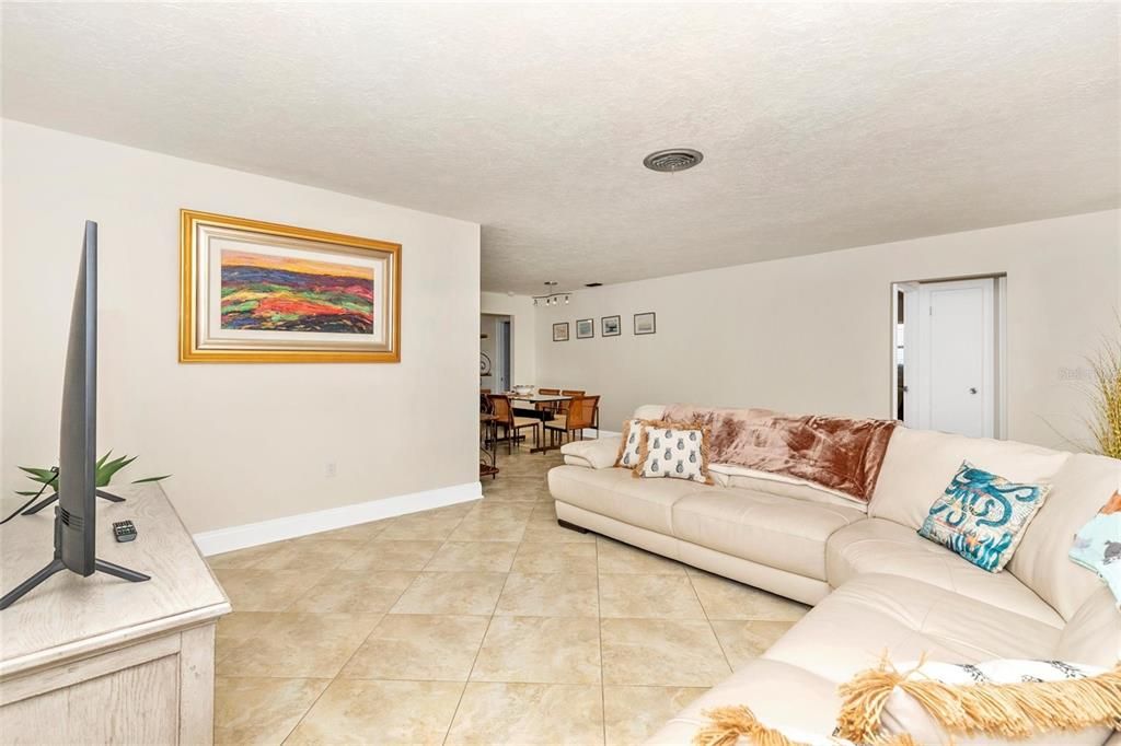 For Rent: $4,400 (3 beds, 2 baths, 1688 Square Feet)