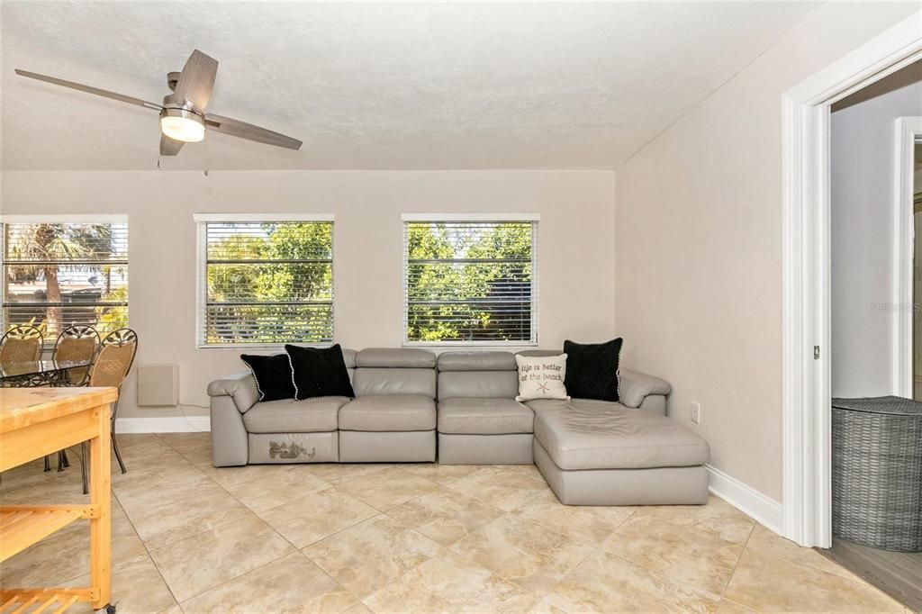 For Rent: $4,400 (3 beds, 2 baths, 1688 Square Feet)