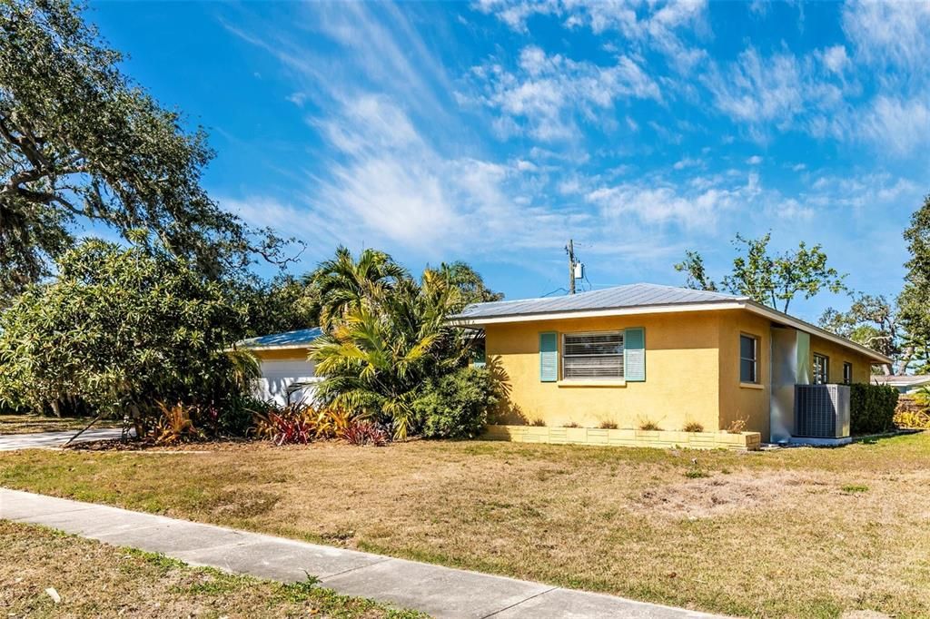 For Rent: $4,400 (3 beds, 2 baths, 1688 Square Feet)