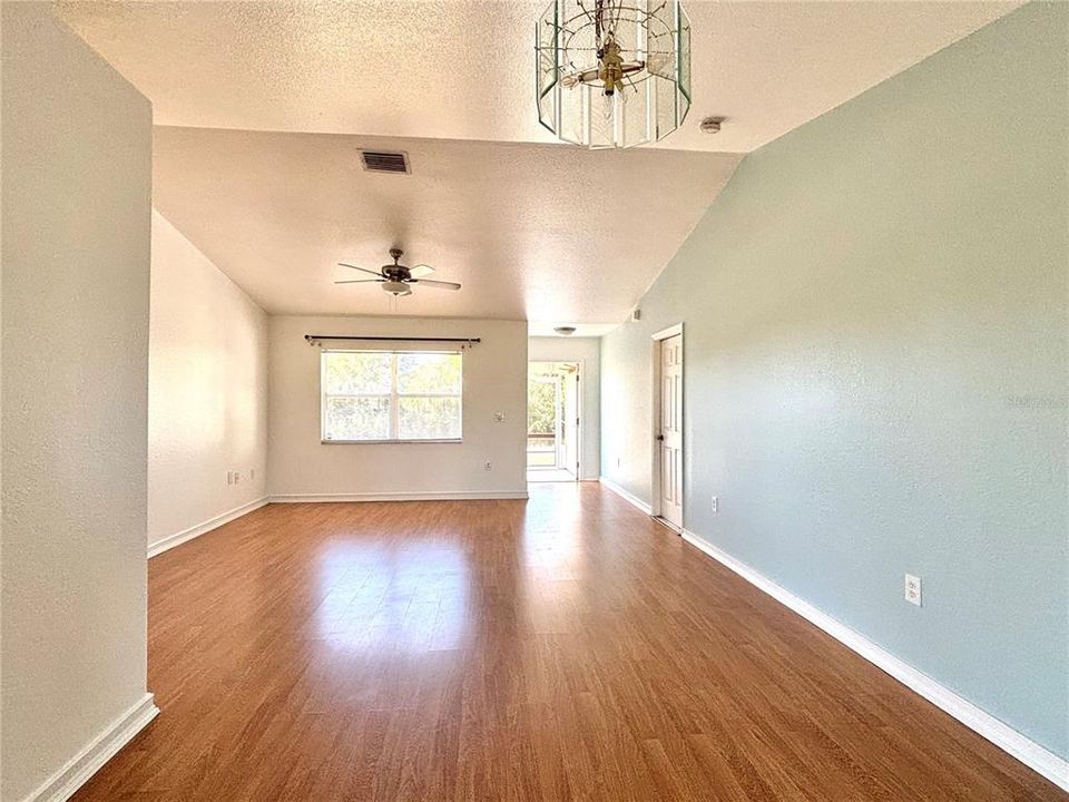 For Sale: $265,000 (3 beds, 2 baths, 1192 Square Feet)