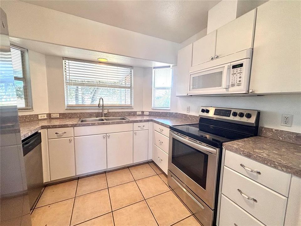 For Sale: $265,000 (3 beds, 2 baths, 1192 Square Feet)