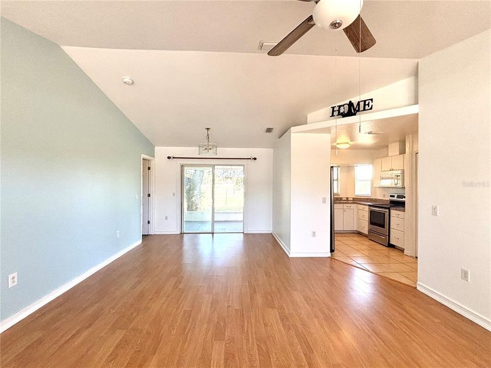 For Sale: $265,000 (3 beds, 2 baths, 1192 Square Feet)