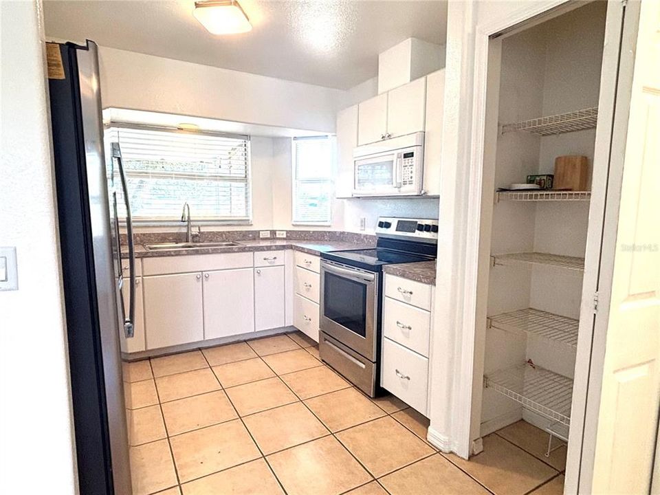 For Sale: $265,000 (3 beds, 2 baths, 1192 Square Feet)