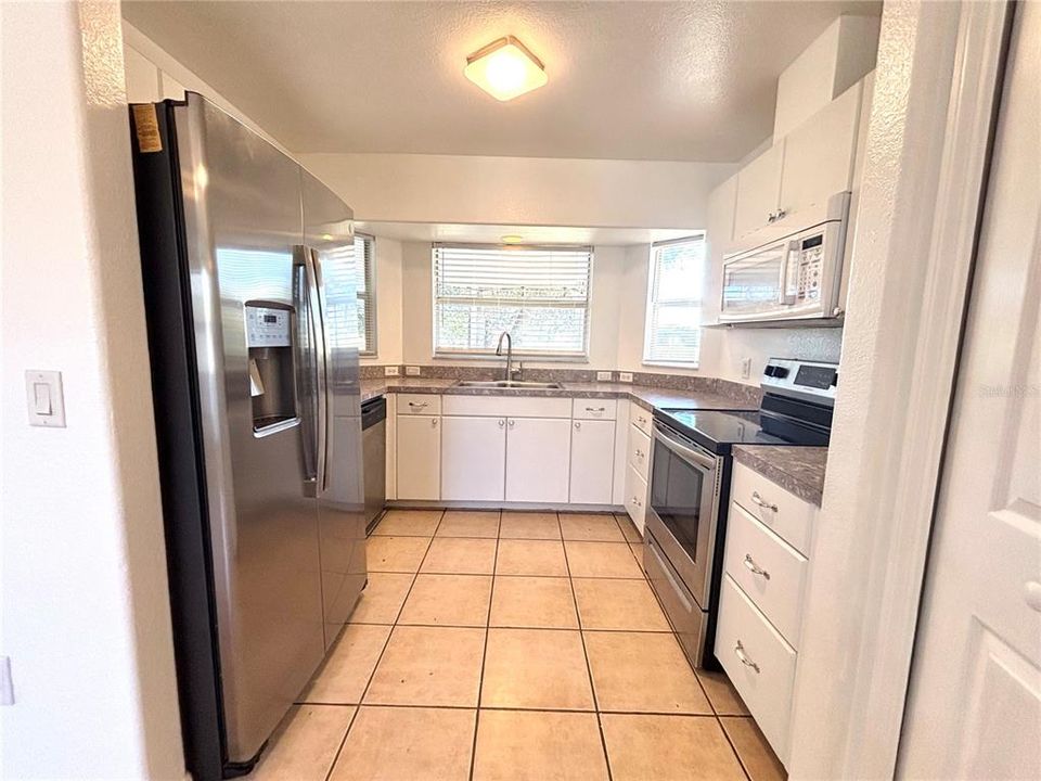 For Sale: $265,000 (3 beds, 2 baths, 1192 Square Feet)