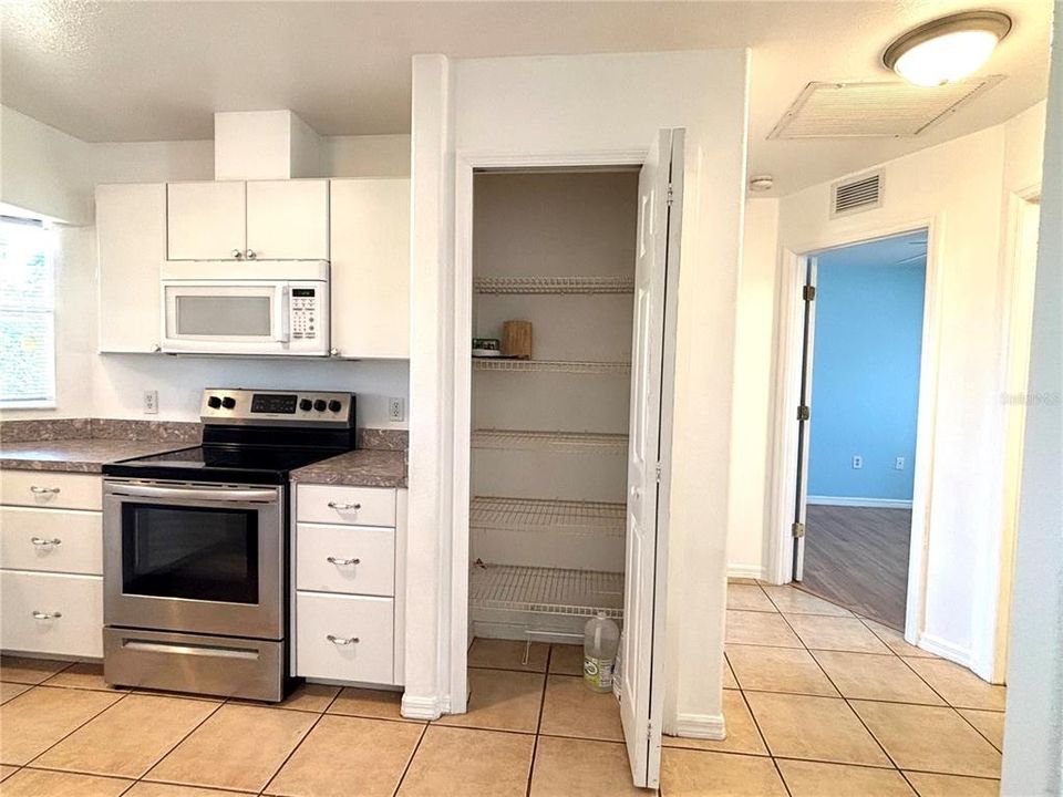 For Sale: $265,000 (3 beds, 2 baths, 1192 Square Feet)