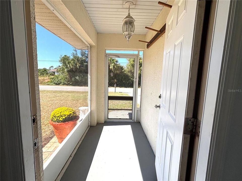 For Sale: $265,000 (3 beds, 2 baths, 1192 Square Feet)