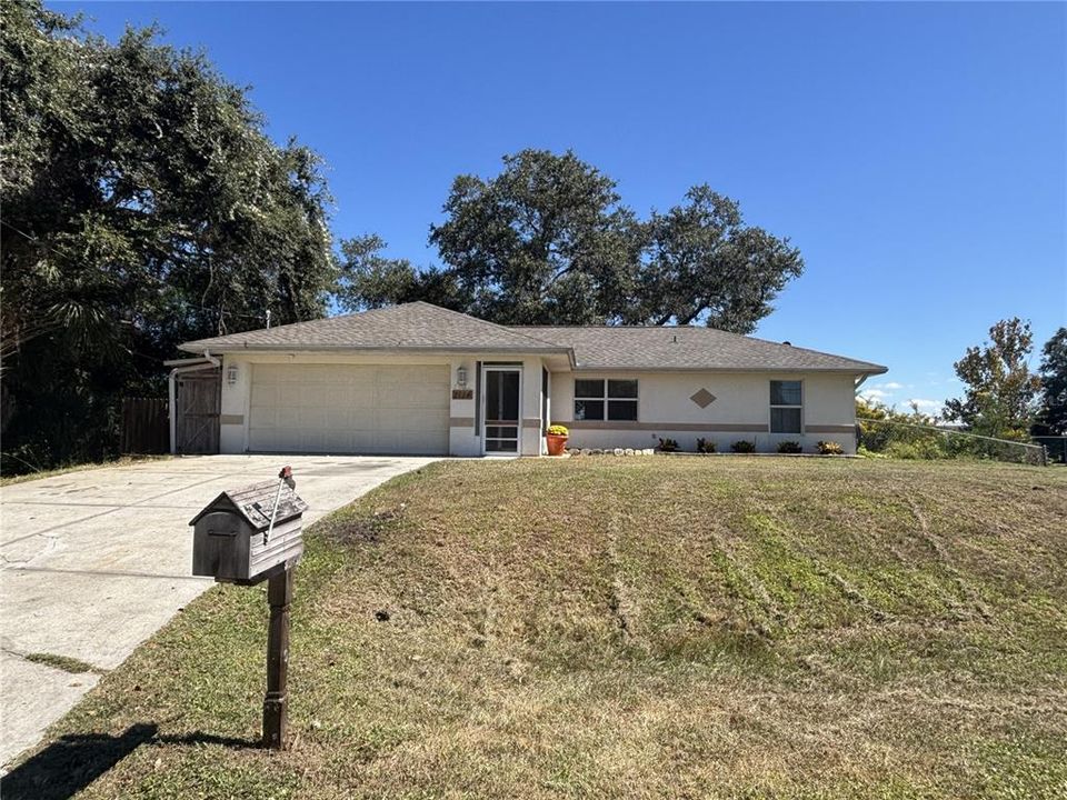 For Sale: $265,000 (3 beds, 2 baths, 1192 Square Feet)