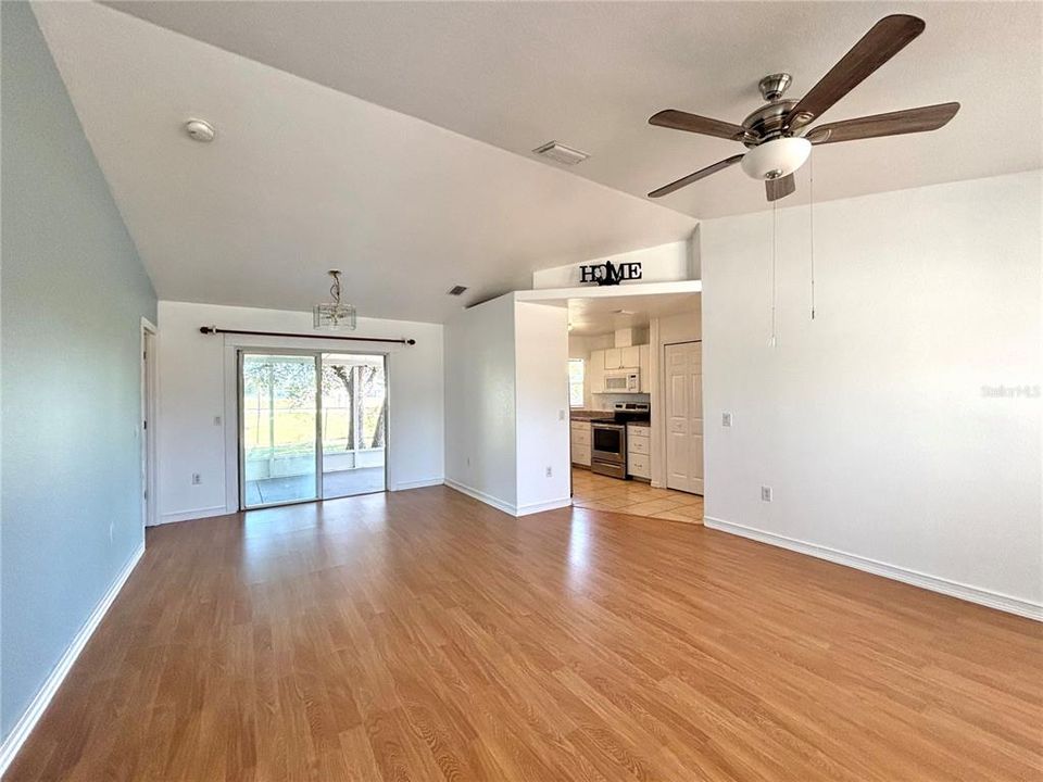 For Sale: $265,000 (3 beds, 2 baths, 1192 Square Feet)