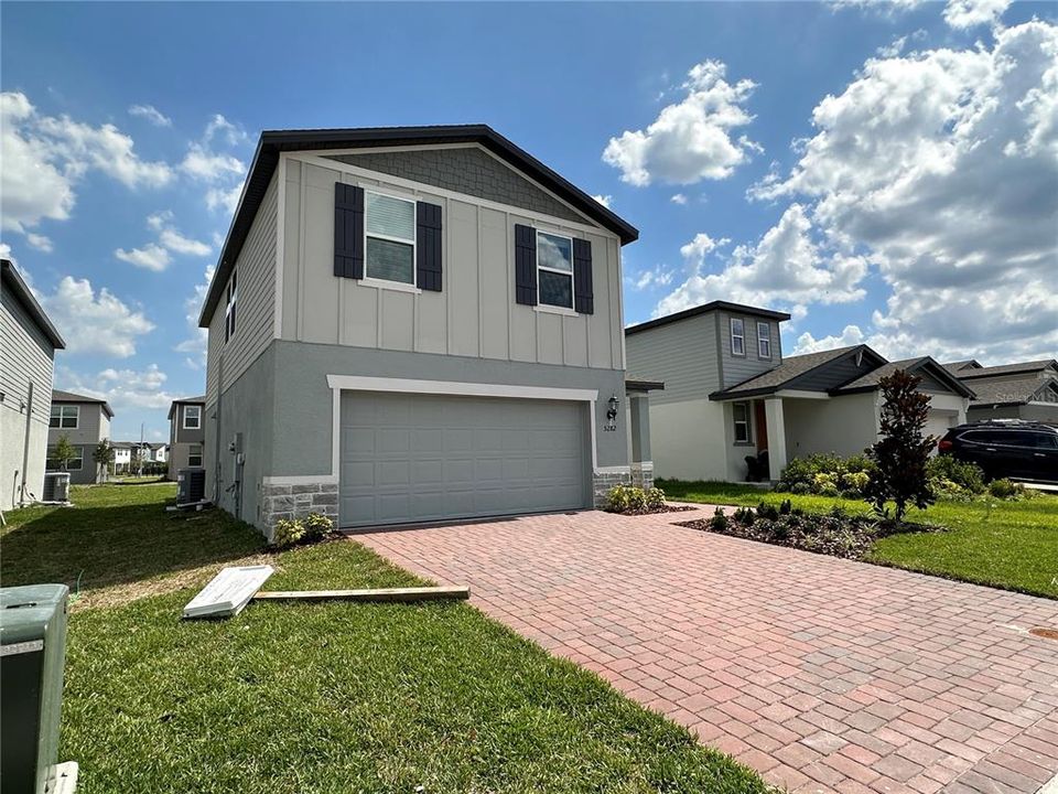 Recently Rented: $2,000 (3 beds, 2 baths, 1724 Square Feet)