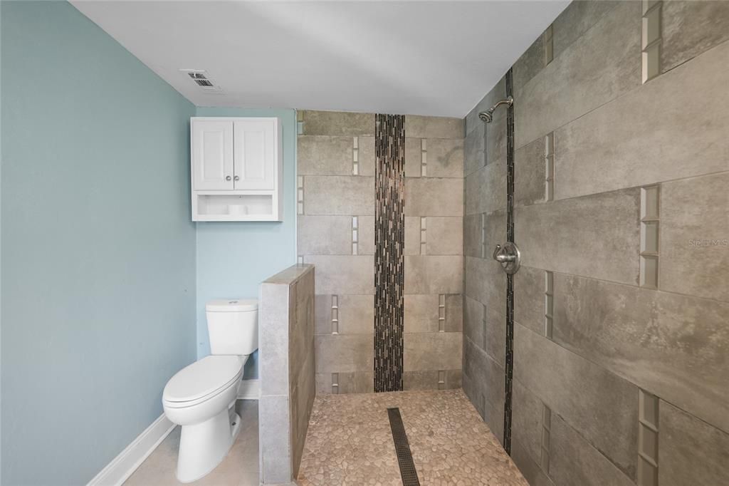 Activo con contrato: $229,000 (3 camas, 2 baños, 1382 Pies cuadrados)