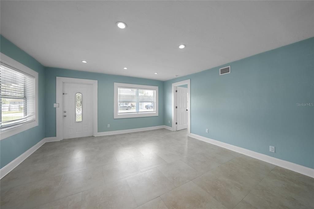 Activo con contrato: $229,000 (3 camas, 2 baños, 1382 Pies cuadrados)