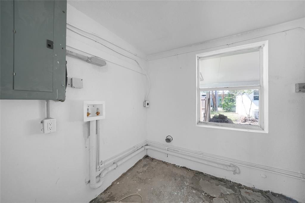 Activo con contrato: $229,000 (3 camas, 2 baños, 1382 Pies cuadrados)