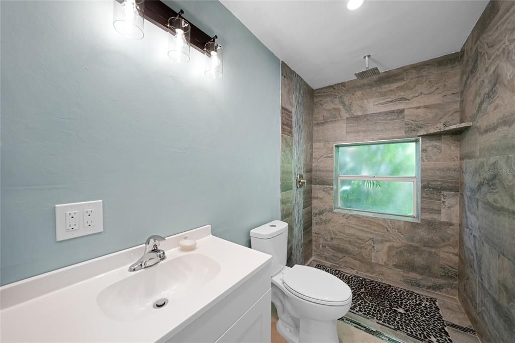 Activo con contrato: $229,000 (3 camas, 2 baños, 1382 Pies cuadrados)