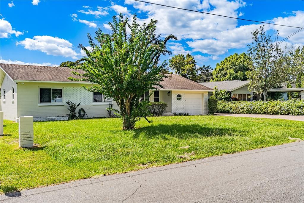 Active With Contract: $499,000 (3 beds, 2 baths, 1354 Square Feet)