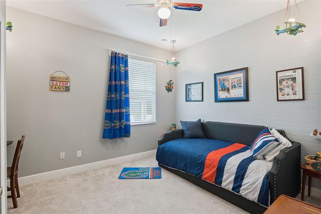 Activo con contrato: $825,000 (5 camas, 3 baños, 2860 Pies cuadrados)