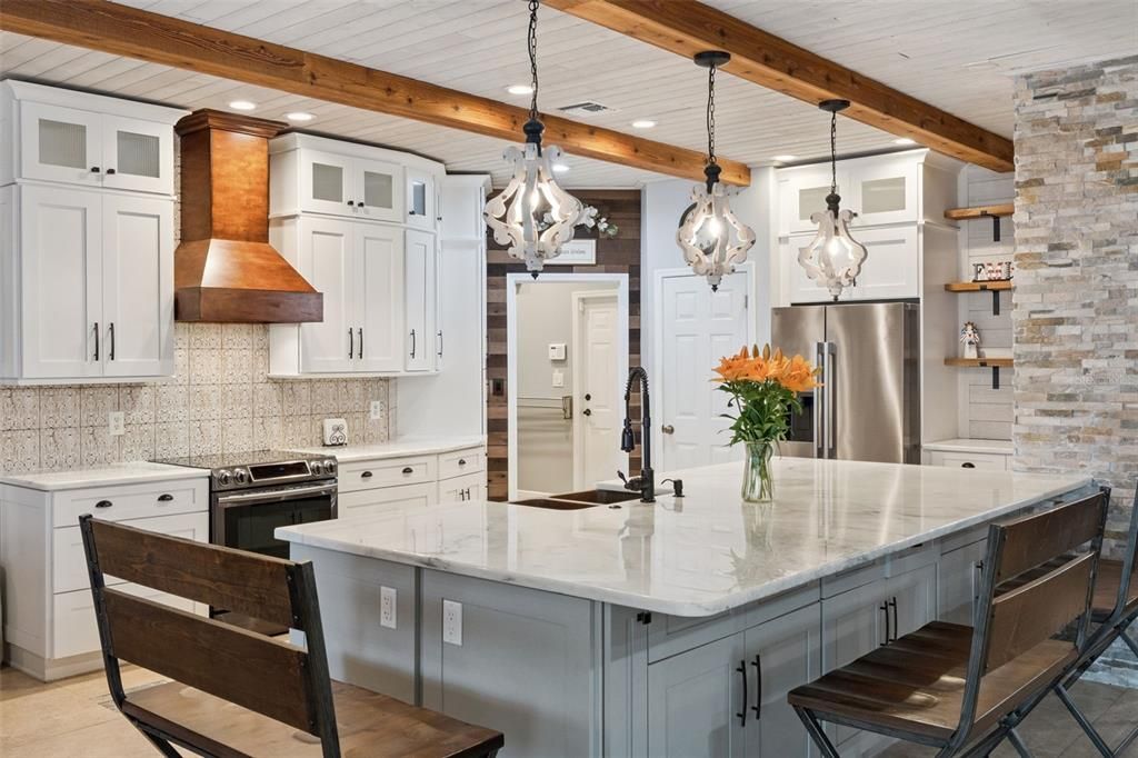 Activo con contrato: $825,000 (5 camas, 3 baños, 2860 Pies cuadrados)