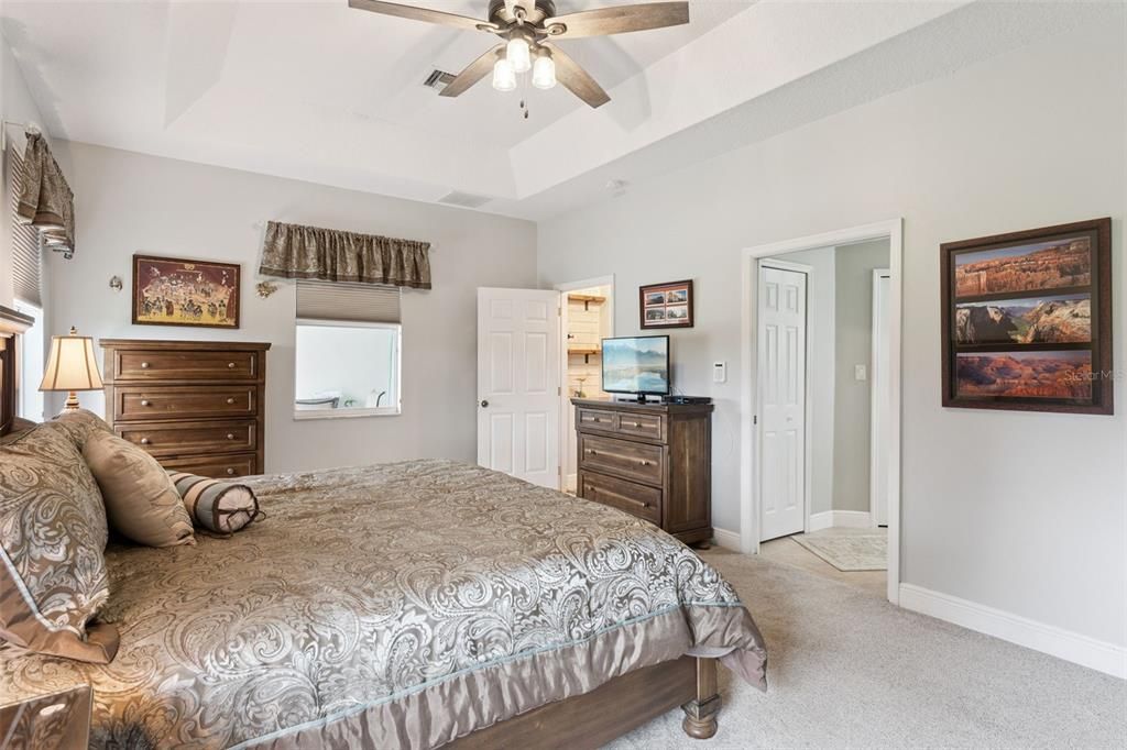 Activo con contrato: $825,000 (5 camas, 3 baños, 2860 Pies cuadrados)