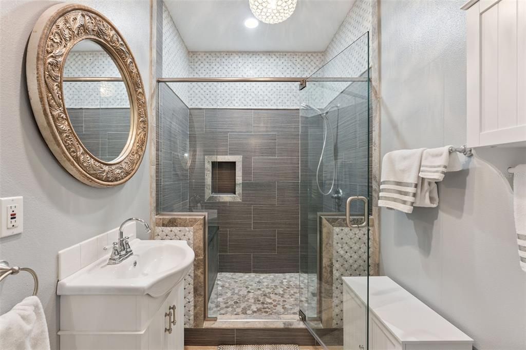 Activo con contrato: $825,000 (5 camas, 3 baños, 2860 Pies cuadrados)