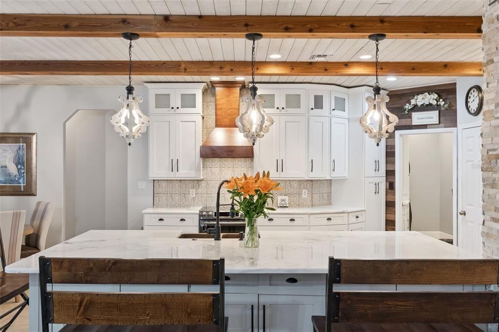 Activo con contrato: $825,000 (5 camas, 3 baños, 2860 Pies cuadrados)