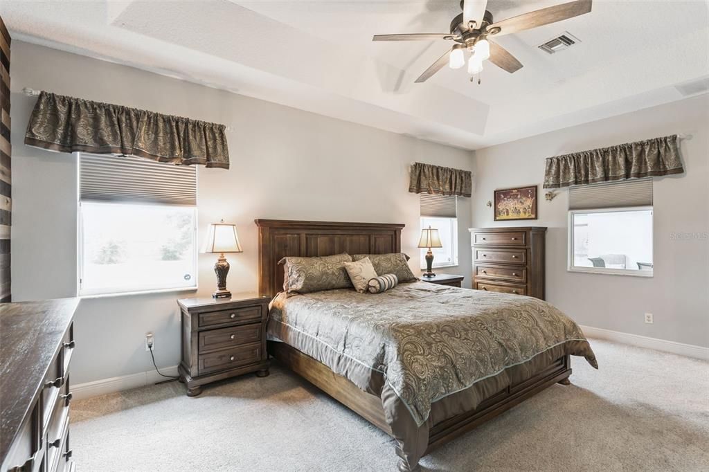 Activo con contrato: $825,000 (5 camas, 3 baños, 2860 Pies cuadrados)