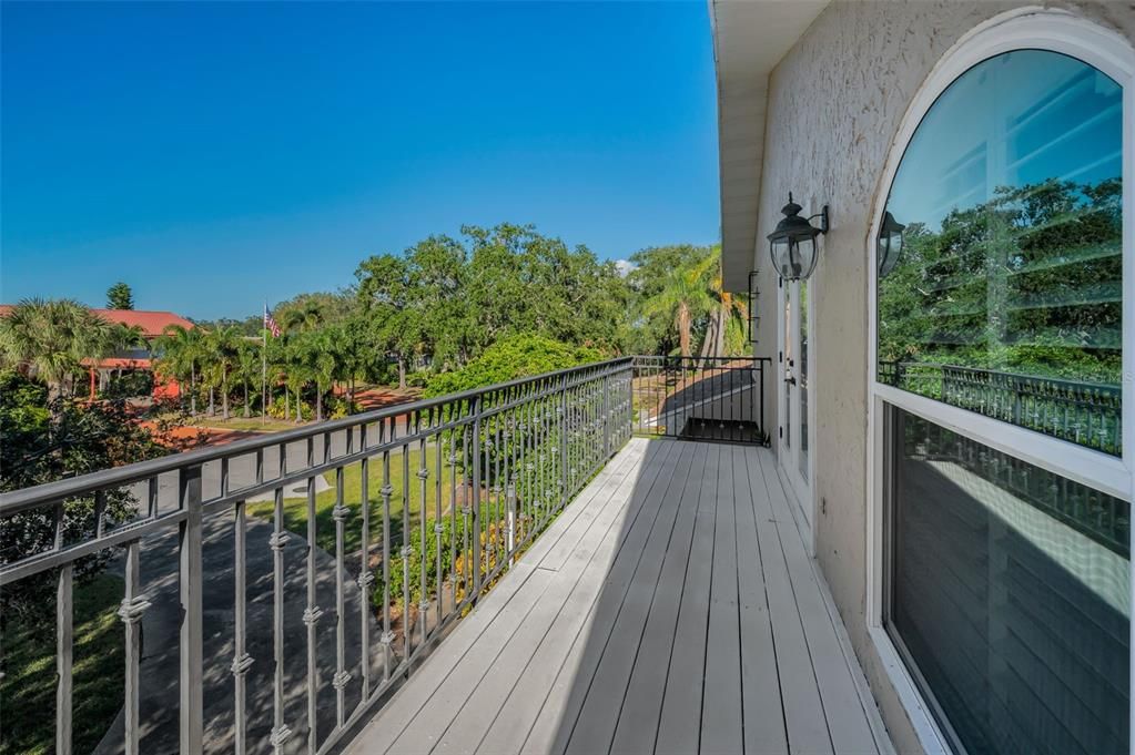 合同活跃: $1,190,000 (4 贝兹, 4 浴室, 3850 平方英尺)