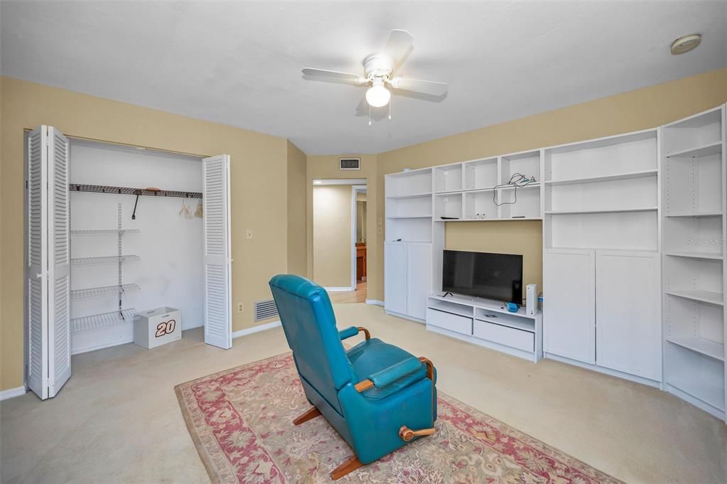 合同活跃: $1,190,000 (4 贝兹, 4 浴室, 3850 平方英尺)