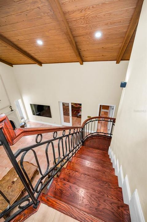 合同活跃: $1,190,000 (4 贝兹, 4 浴室, 3850 平方英尺)