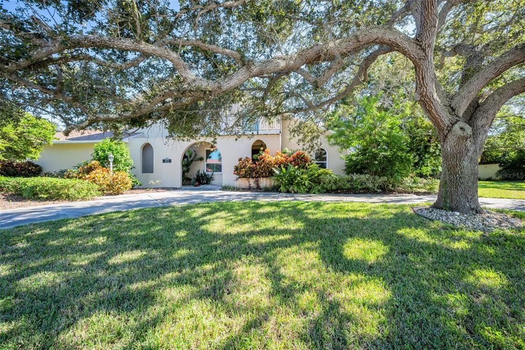 合同活跃: $1,190,000 (4 贝兹, 4 浴室, 3850 平方英尺)