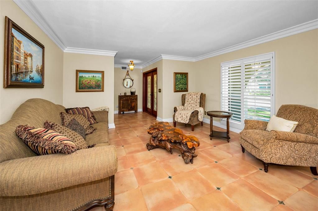 合同活跃: $1,190,000 (4 贝兹, 4 浴室, 3850 平方英尺)