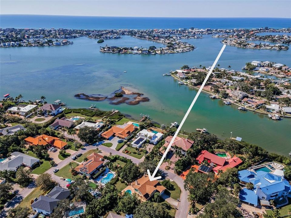 合同活跃: $1,190,000 (4 贝兹, 4 浴室, 3850 平方英尺)