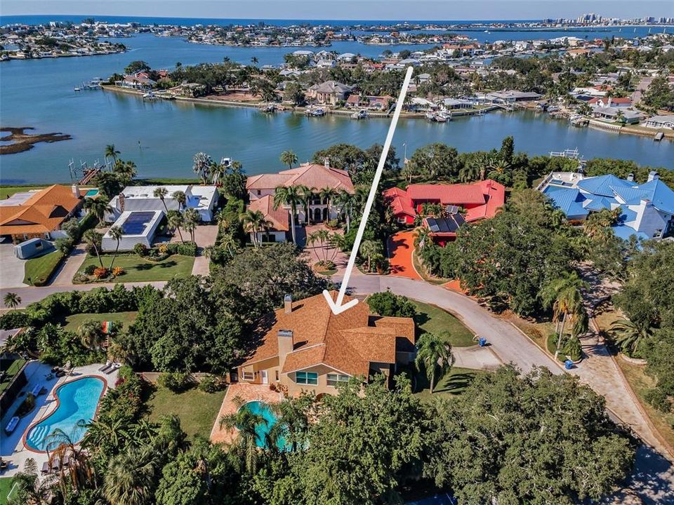 合同活跃: $1,190,000 (4 贝兹, 4 浴室, 3850 平方英尺)