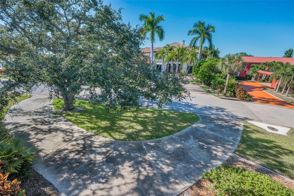 合同活跃: $1,190,000 (4 贝兹, 4 浴室, 3850 平方英尺)