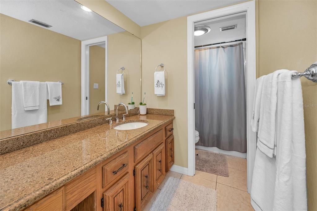 合同活跃: $1,190,000 (4 贝兹, 4 浴室, 3850 平方英尺)