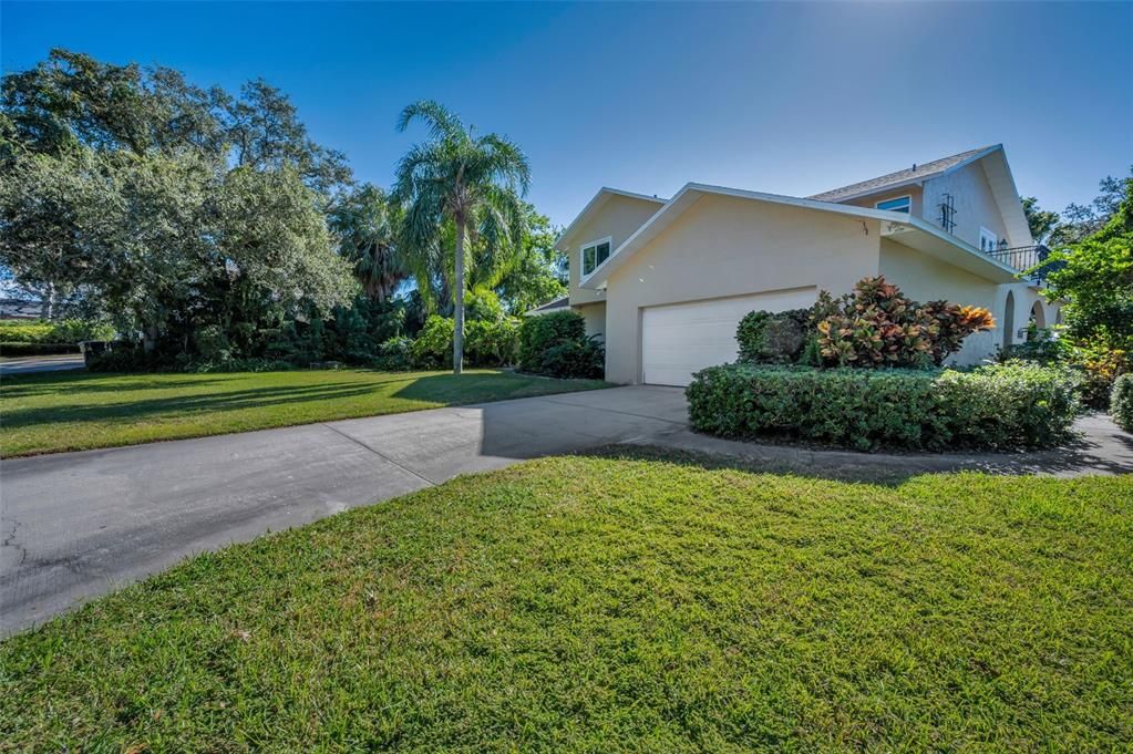 合同活跃: $1,190,000 (4 贝兹, 4 浴室, 3850 平方英尺)