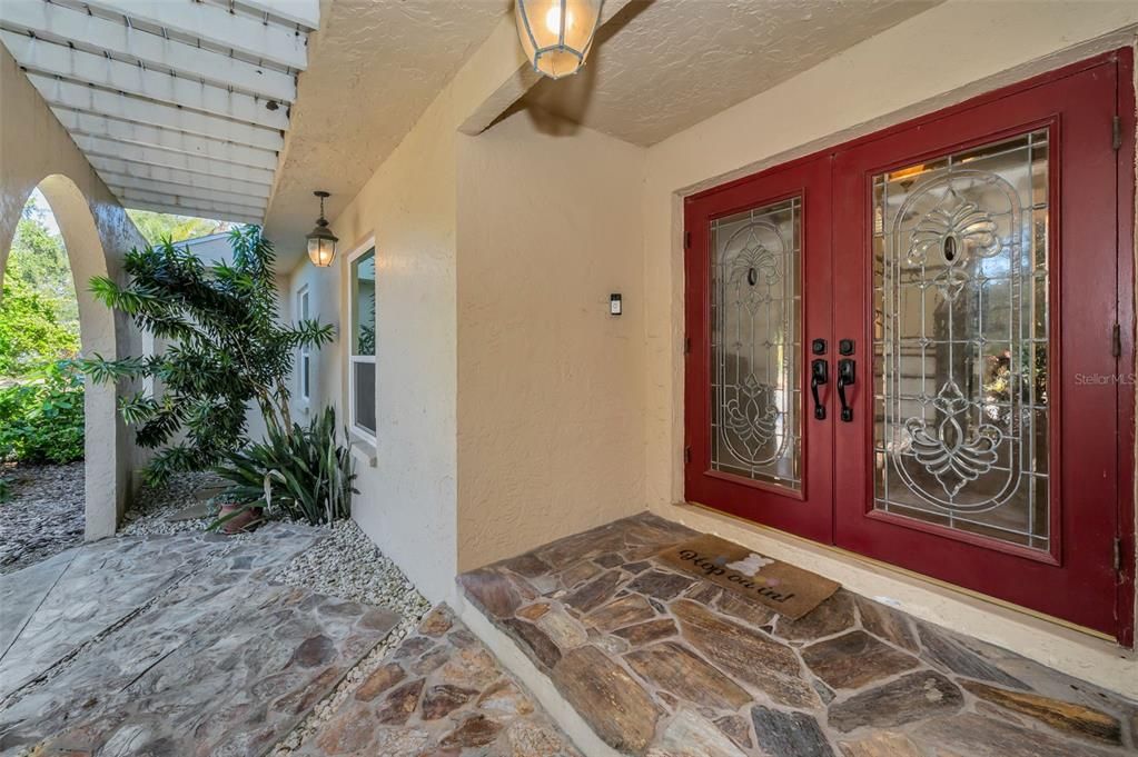 合同活跃: $1,190,000 (4 贝兹, 4 浴室, 3850 平方英尺)