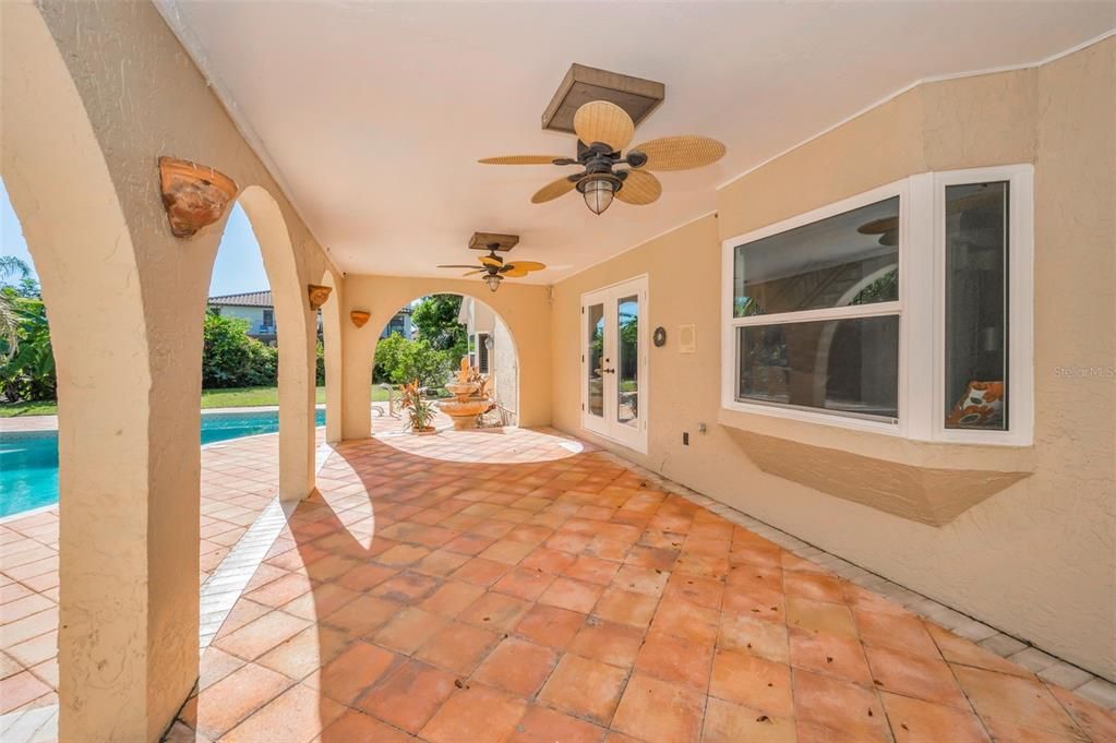 合同活跃: $1,190,000 (4 贝兹, 4 浴室, 3850 平方英尺)