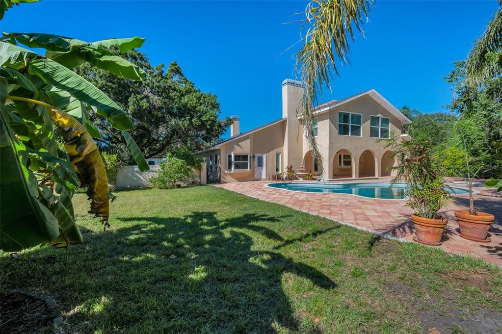 合同活跃: $1,190,000 (4 贝兹, 4 浴室, 3850 平方英尺)