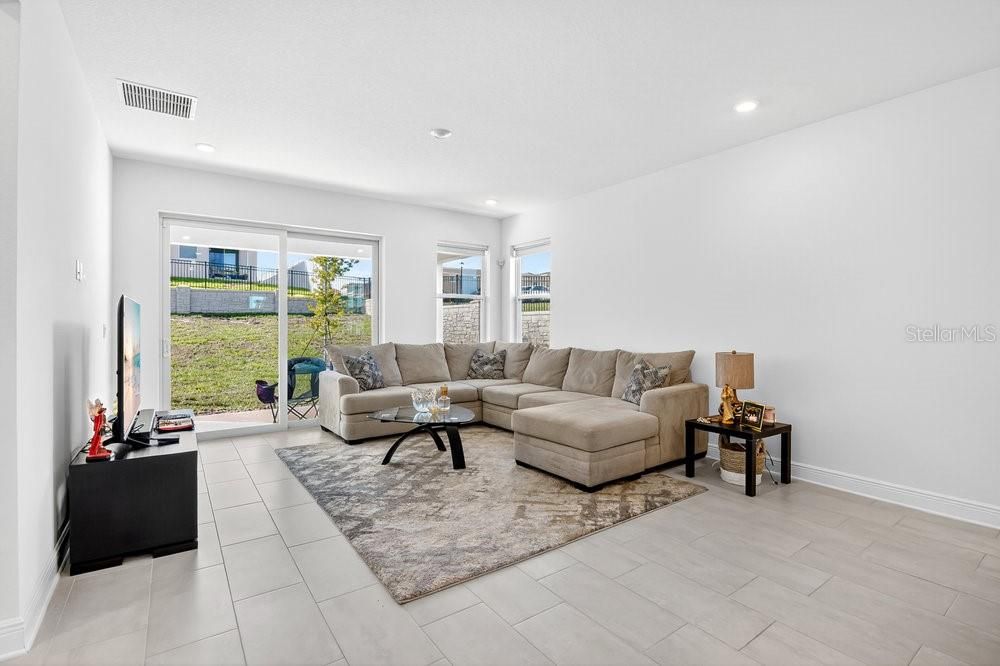 На продажу: $519,000 (4 спален, 2 ванн, 2100 Квадратных фут)