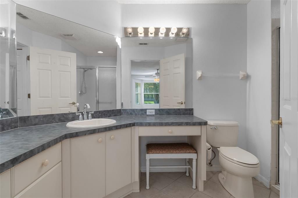 待售: $229,900 (2 贝兹, 2 浴室, 1412 平方英尺)